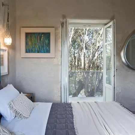 To Throni Willa Tselendáta