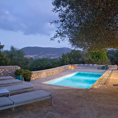 Villa To Throni *