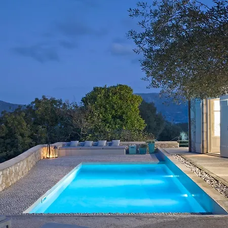 Villa To Throni Tselendata