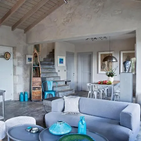 To Throni Villa Tselendata